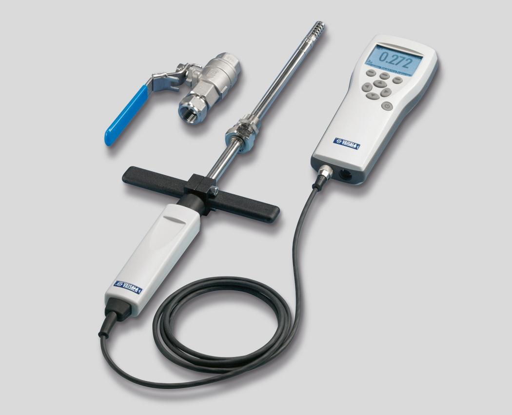 Handheld Moisture and Temperature Meter for spot-checking in oil MM70